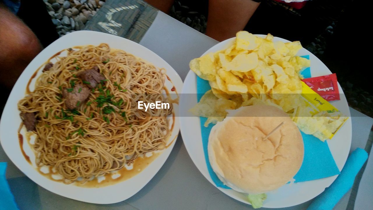 CLOSE-UP OF NOODLES IN BOWL