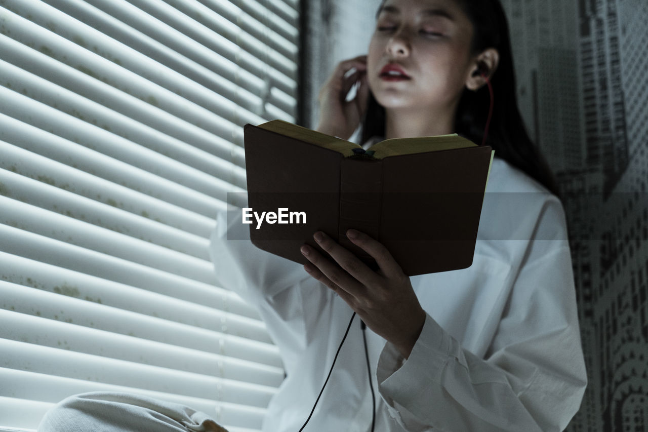 WOMAN LOOKING AT BOOK