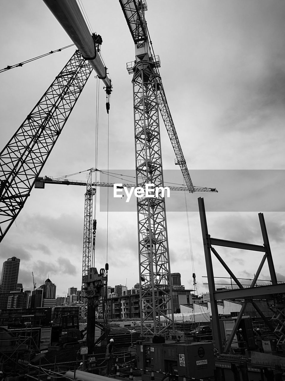 LOW ANGLE VIEW OF CRANE AGAINST SKY