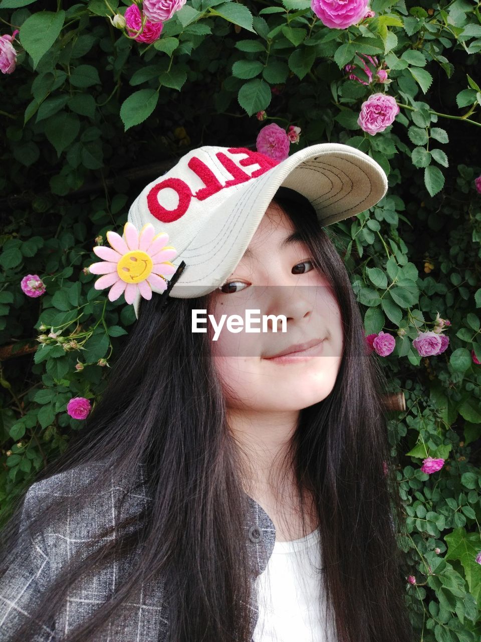 Portrait of smiling young woman wearing cap