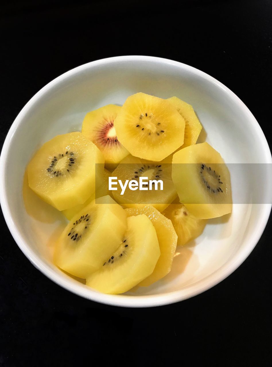 HIGH ANGLE VIEW OF FRUITS IN PLATE