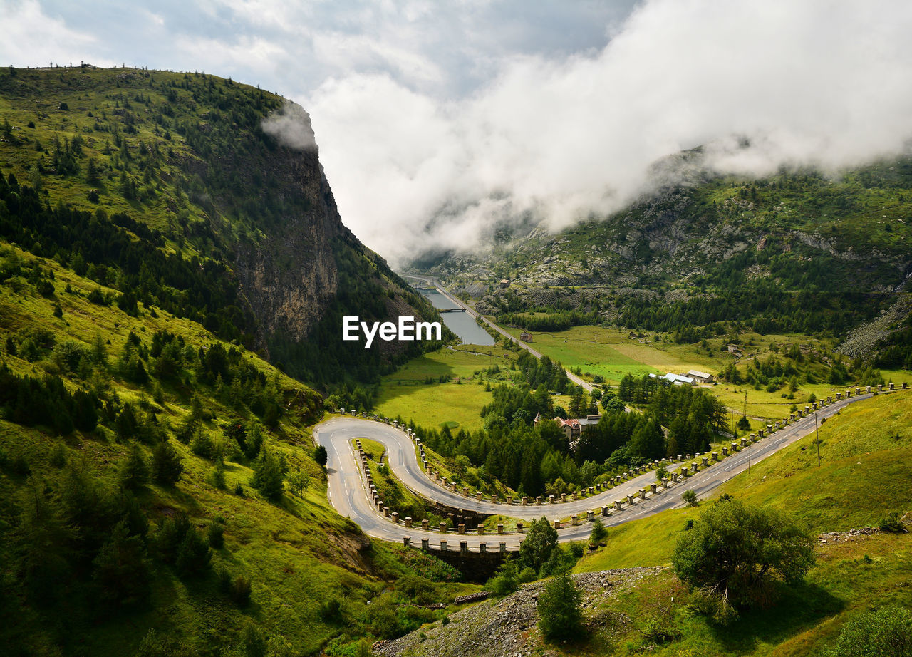 HIGH ANGLE VIEW OF MOUNTAIN ROAD AGAINST SKY