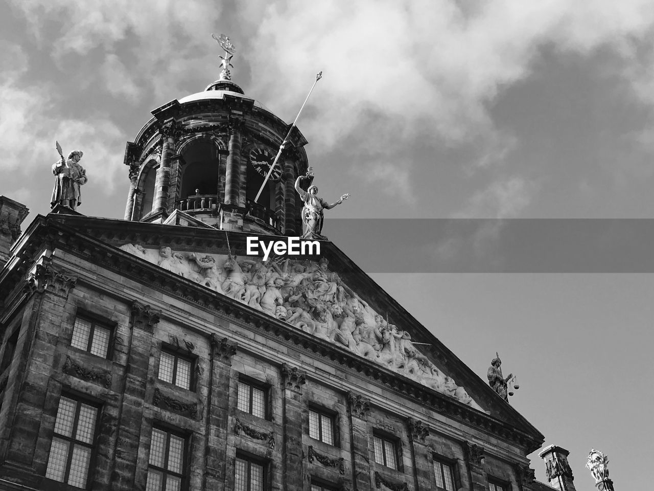 LOW ANGLE VIEW OF HISTORIC BUILDING AGAINST CLOUDY SKY