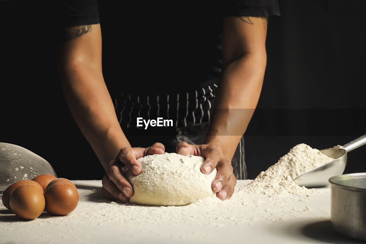 MIDSECTION OF MAN PREPARING FOOD