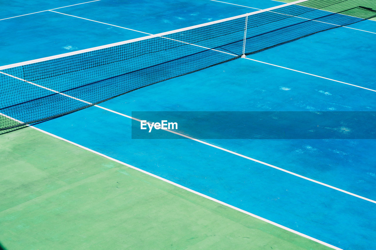 net, sports, flooring, tennis court, sport venue, blue, floor, tennis, soccer-specific stadium, no people, day, competition, absence, high angle view, nature, outdoors, tennis net, empty, green, net - sports equipment