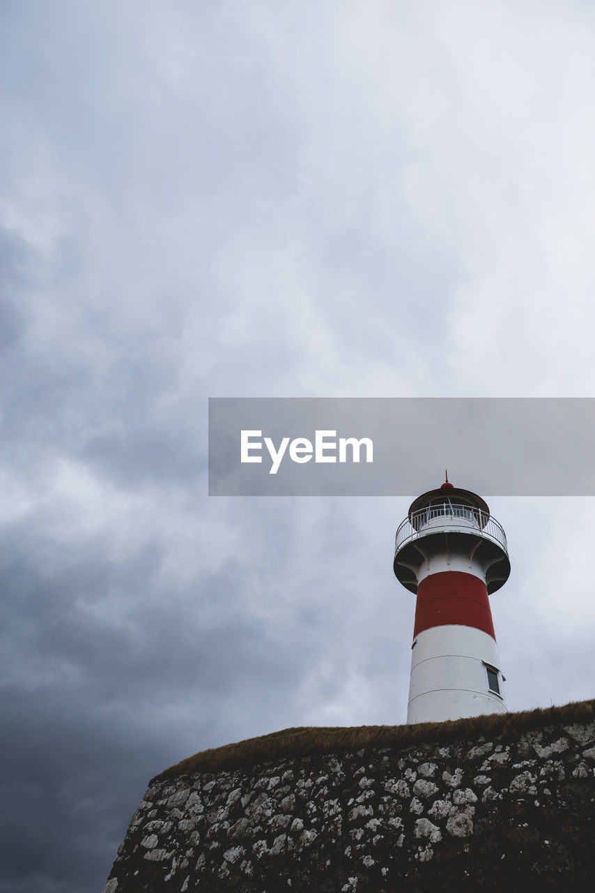 LOW ANGLE VIEW OF LIGHTHOUSE AGAINST SKY AND BUILDING