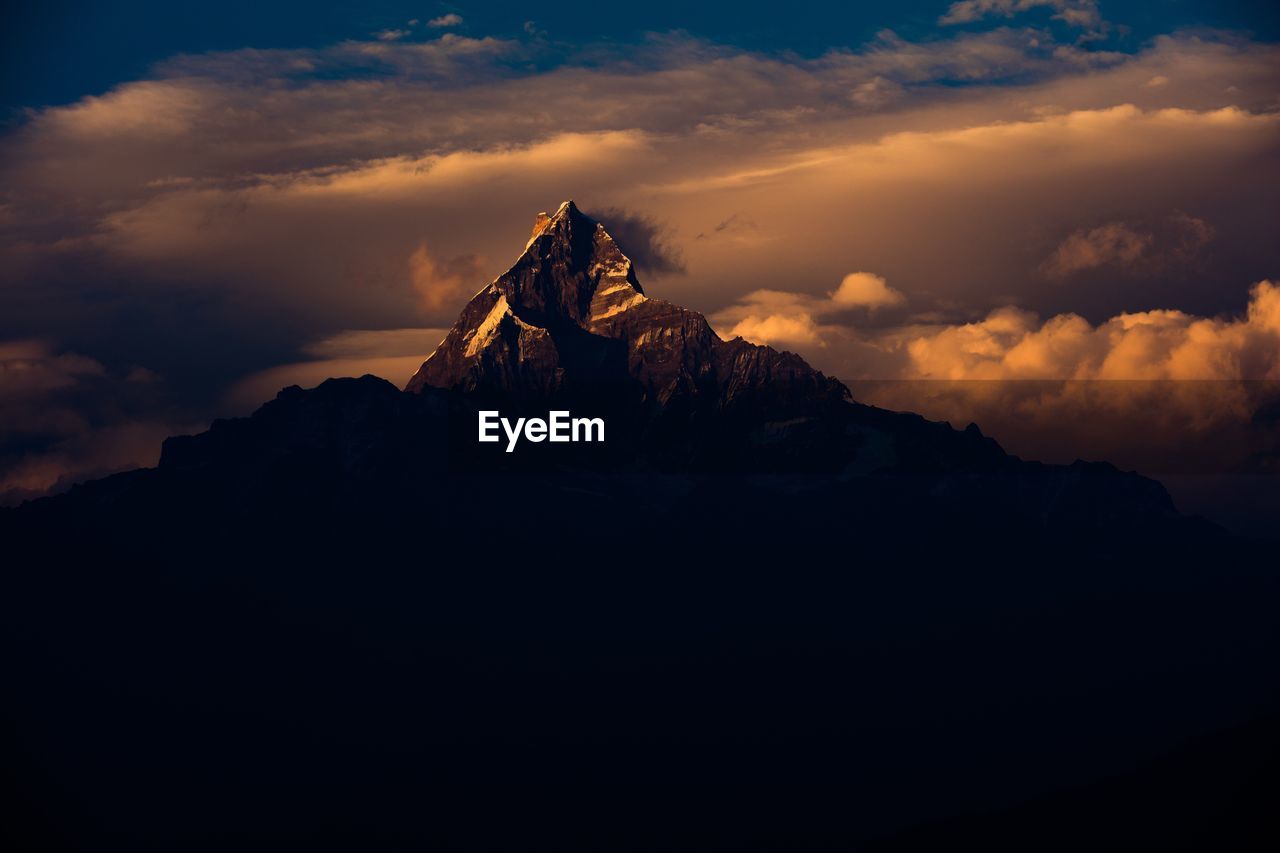 SCENIC VIEW OF MOUNTAIN AGAINST DRAMATIC SKY