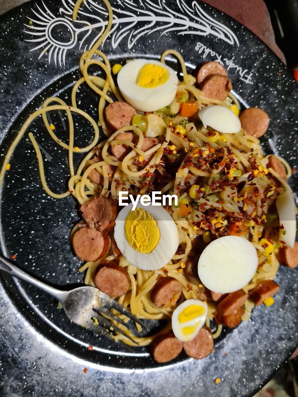 HIGH ANGLE VIEW OF BREAKFAST SERVED IN PLATE