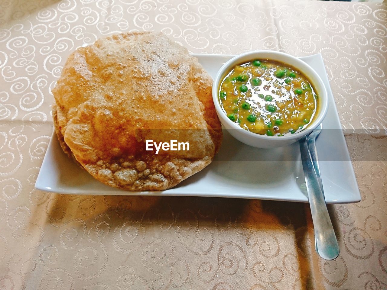 HIGH ANGLE VIEW OF BREAKFAST SERVED IN PLATE