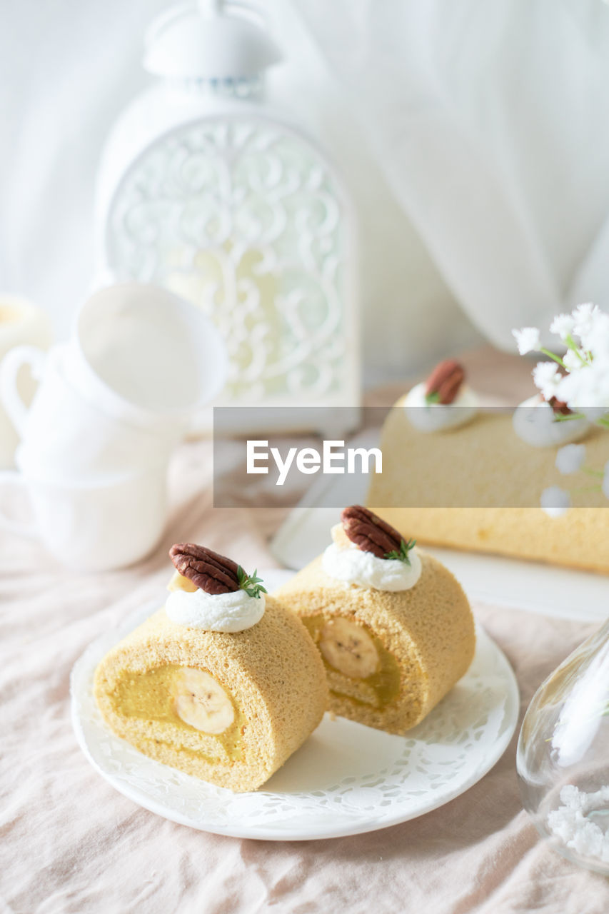 CLOSE-UP OF CAKE SERVED ON PLATE