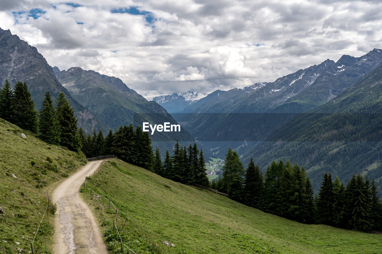 SCENIC VIEW OF LAND AND MOUNTAINS AGAINST SKY