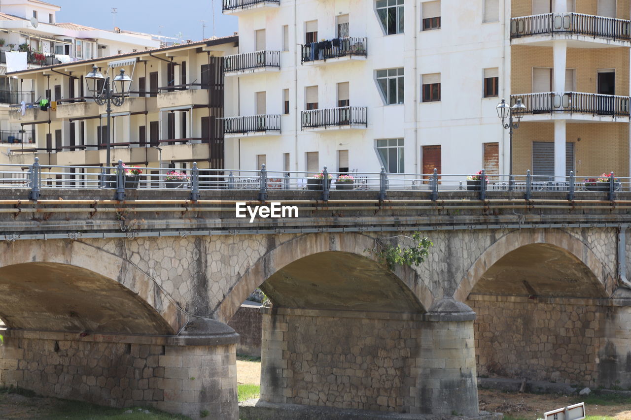 architecture, built structure, building exterior, bridge, water, arch, city, waterway, transportation, river, nature, building, travel destinations, travel, no people, day, tourism, outdoors, residential district, history, old, the past, aqueduct, mode of transportation