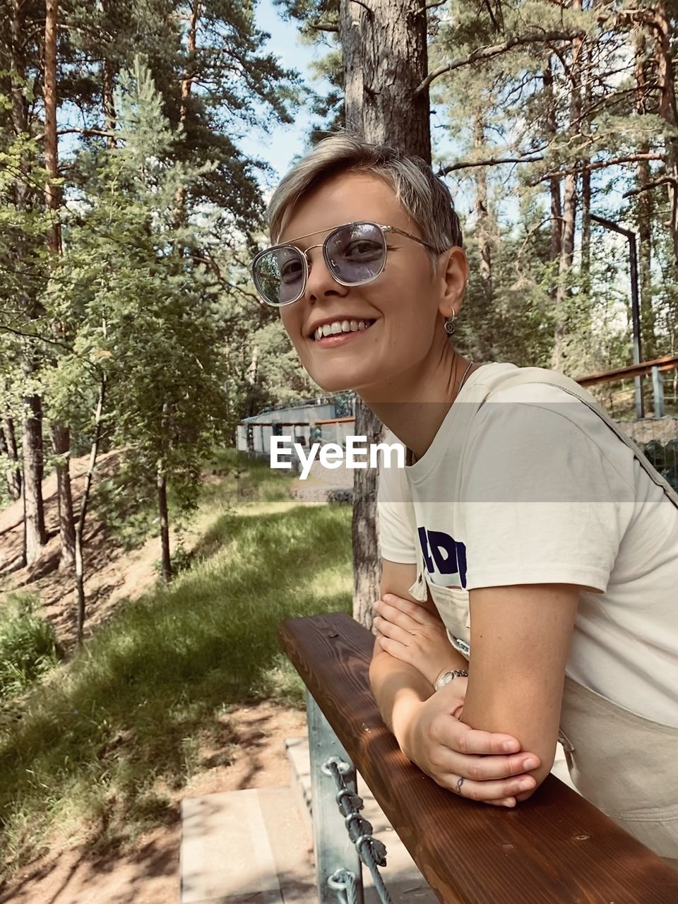 Portrait of smiling young woman wearing sunglasses