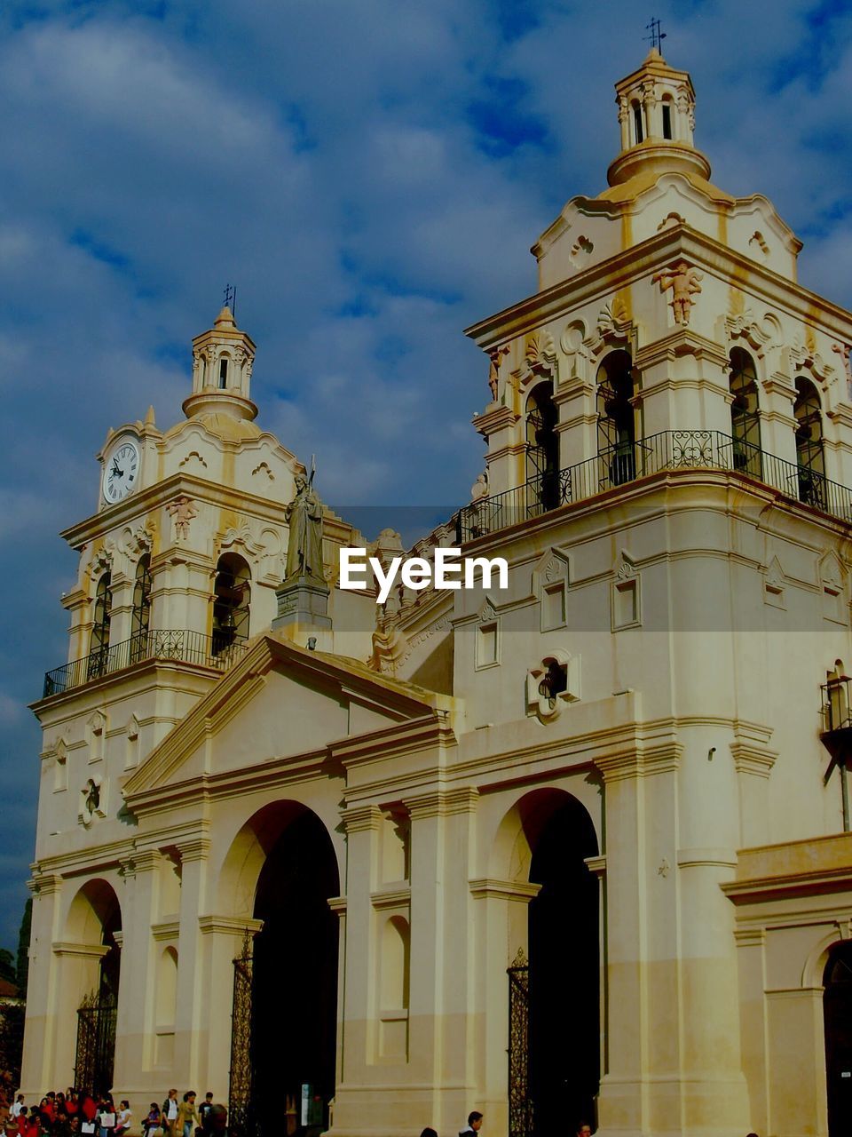 LOW ANGLE VIEW OF A BUILDING