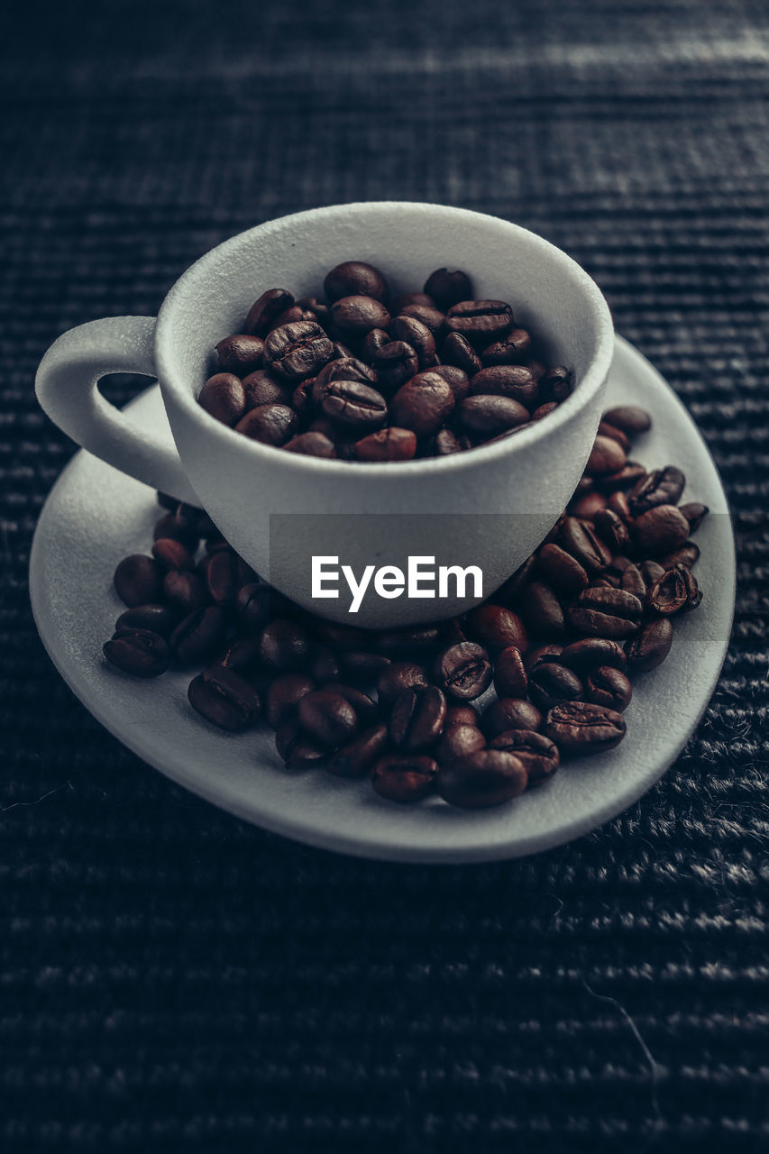 HIGH ANGLE VIEW OF COFFEE BEANS IN BOWL