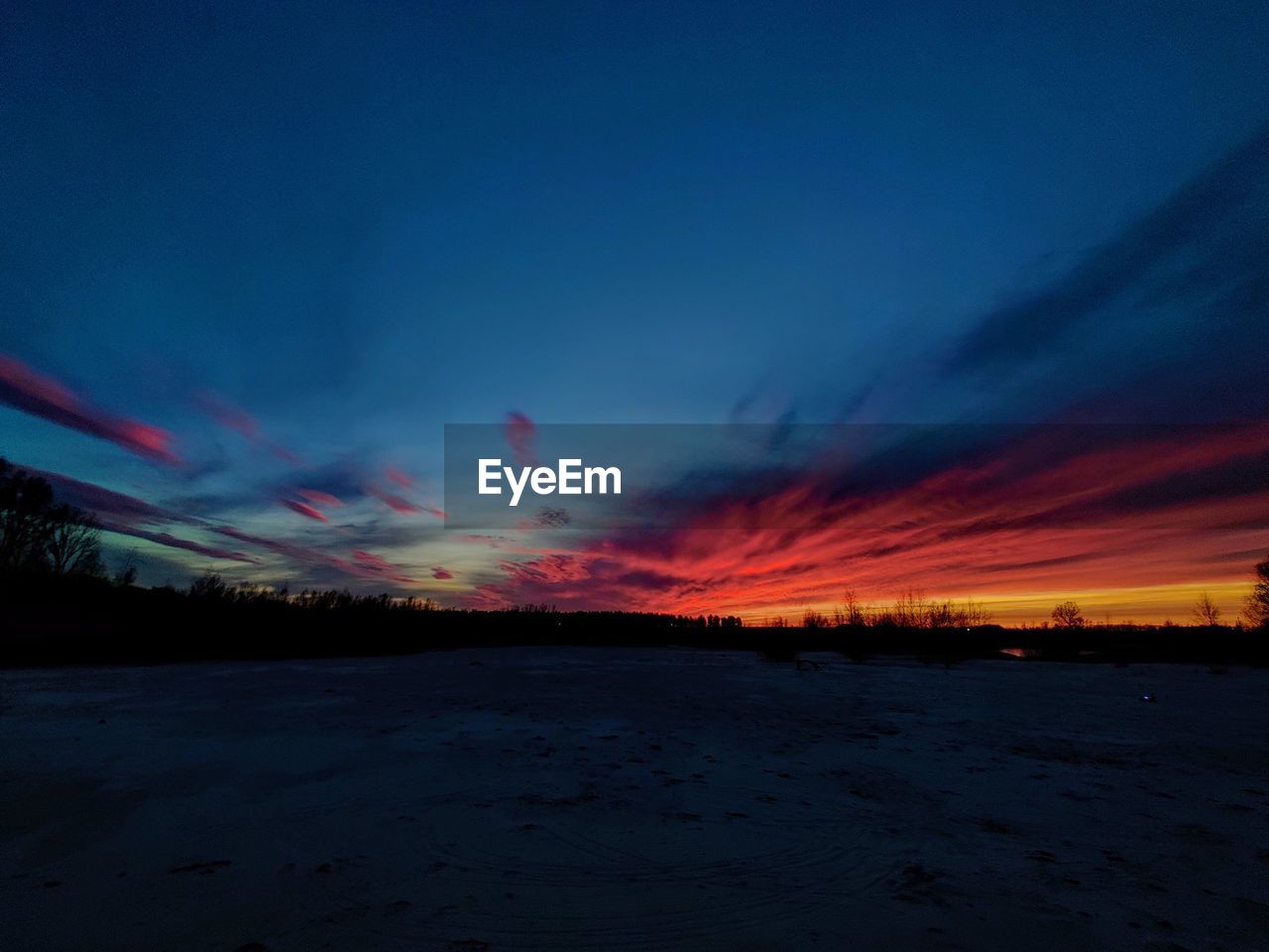 SCENIC VIEW OF DRAMATIC SKY AT SUNSET