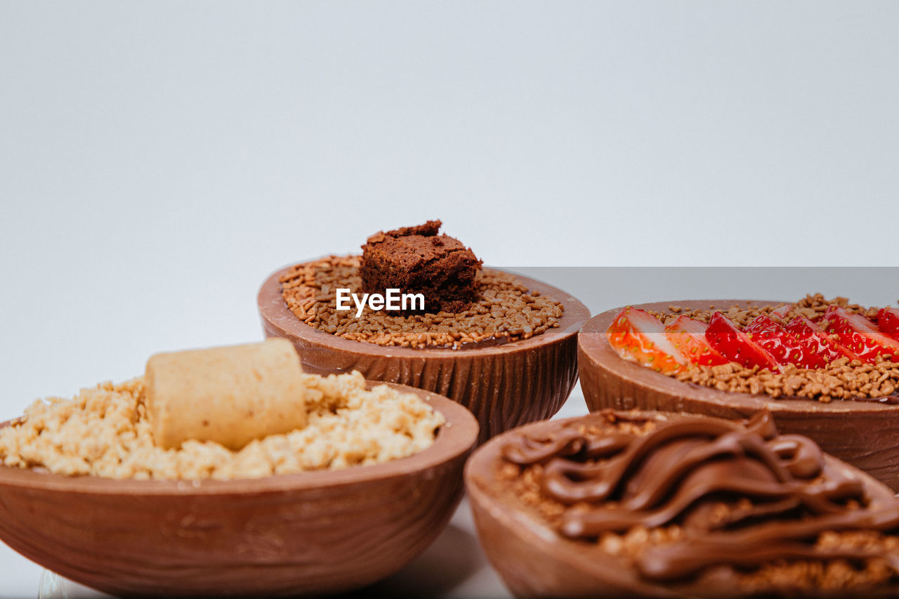 CLOSE-UP OF DESSERT IN BOWL