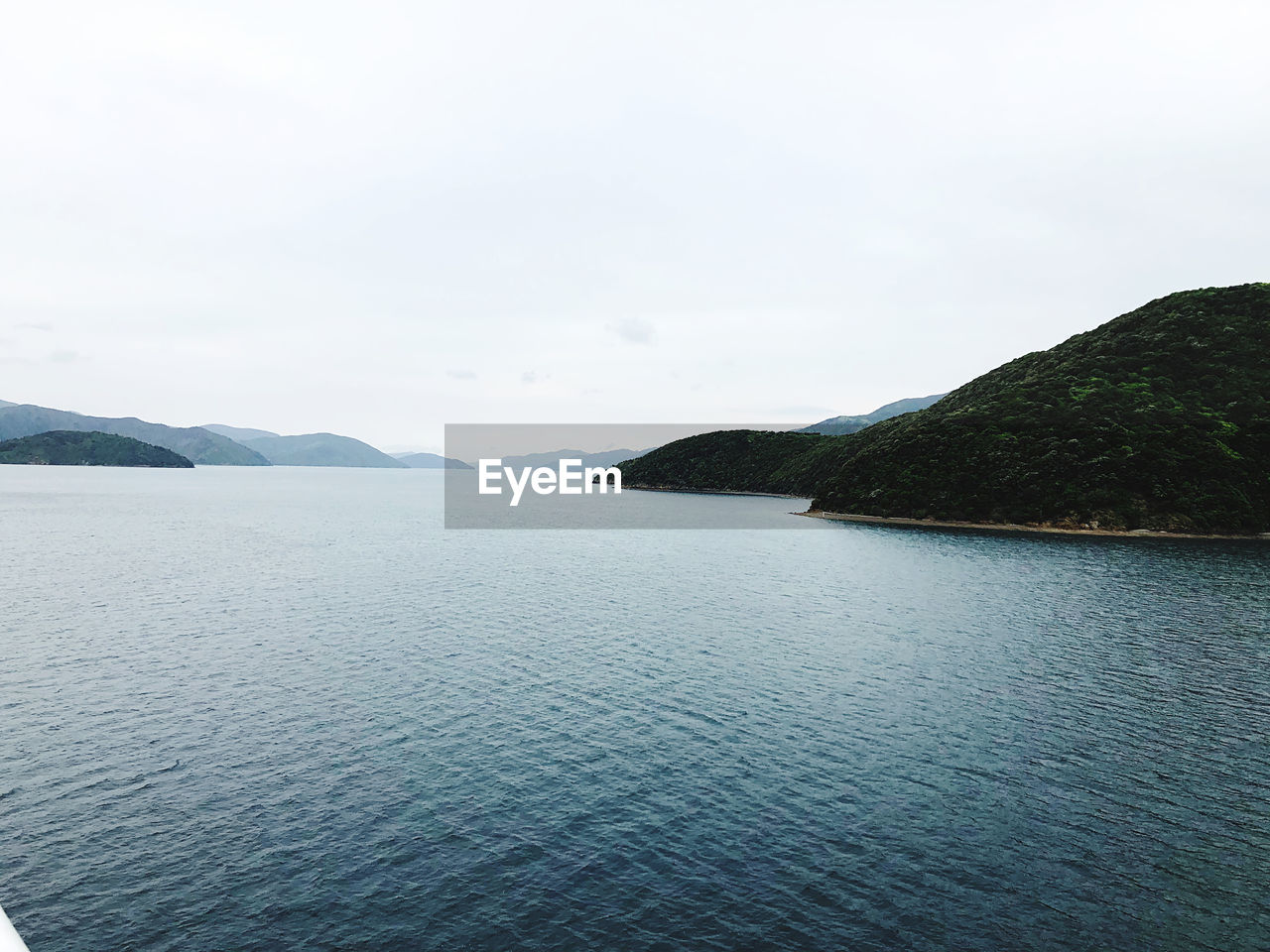 SCENIC VIEW OF SEA AND MOUNTAIN AGAINST SKY