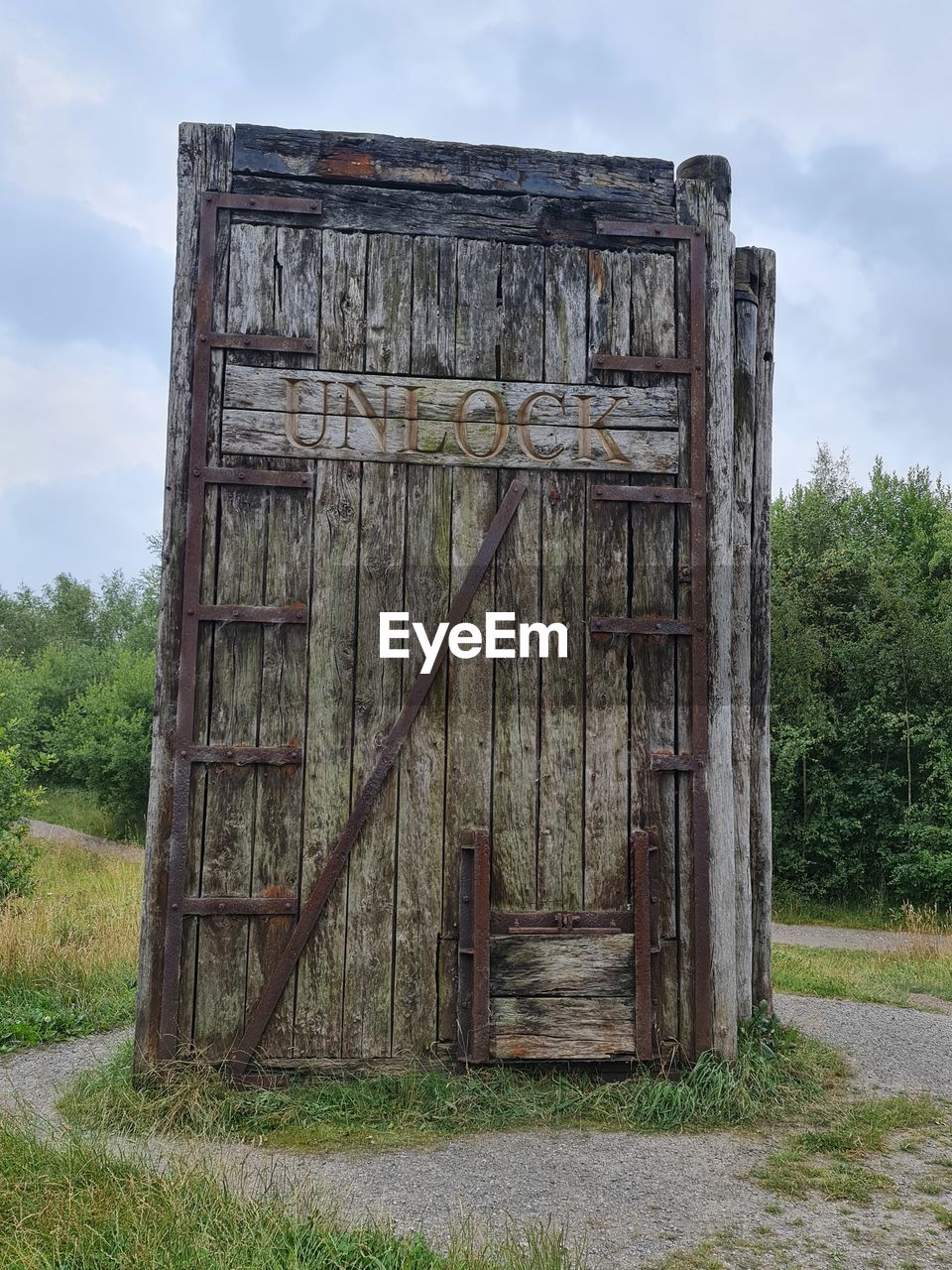 OLD RUINS OF BUILDING