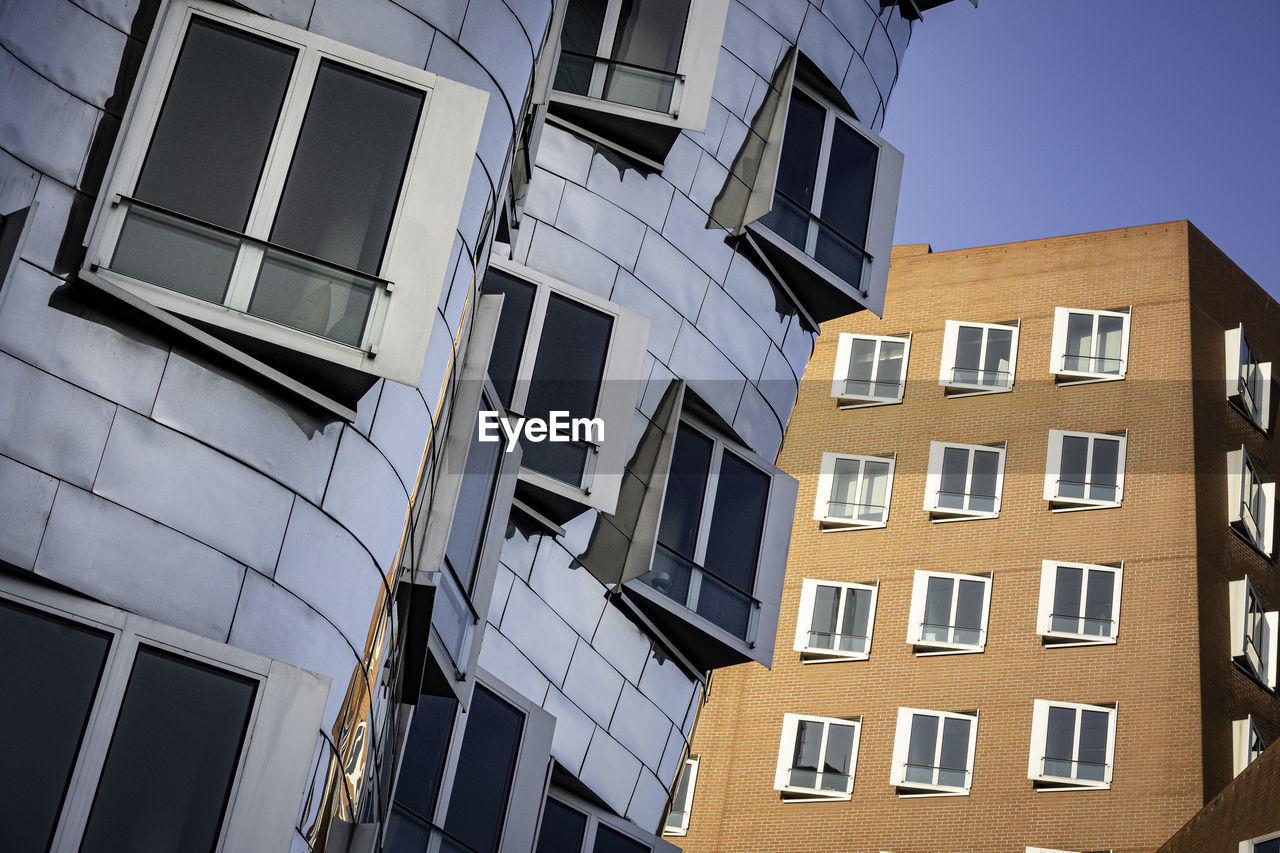 LOW ANGLE VIEW OF RESIDENTIAL BUILDINGS AGAINST CLEAR SKY