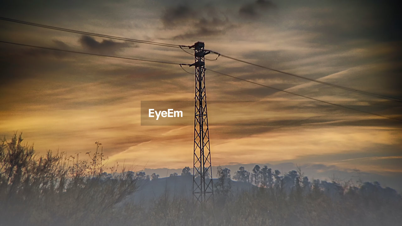 LOW ANGLE VIEW OF ELECTRICITY PYLON AGAINST SKY