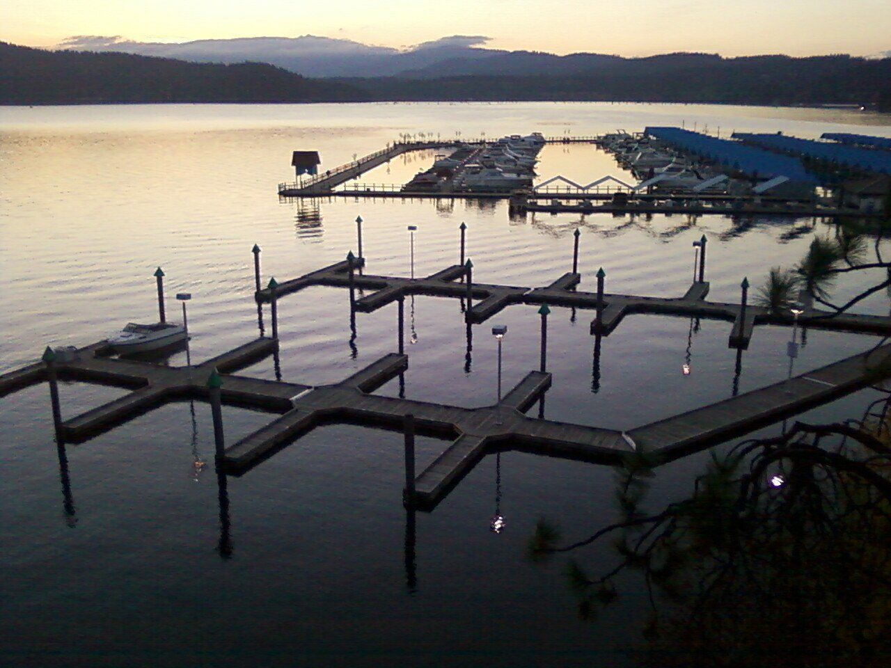 TRANQUIL SCENE OF LAKE