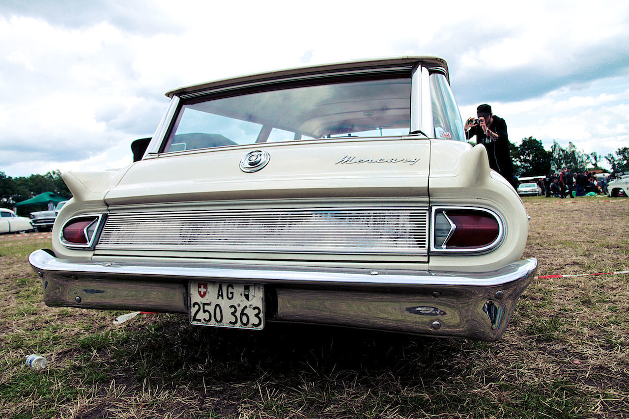 CLOSE-UP OF CAR