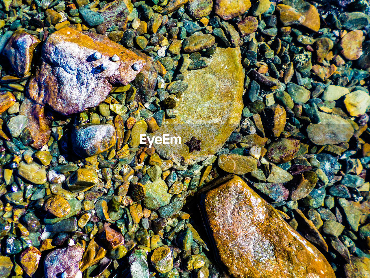 FULL FRAME SHOT OF STONES IN WATER