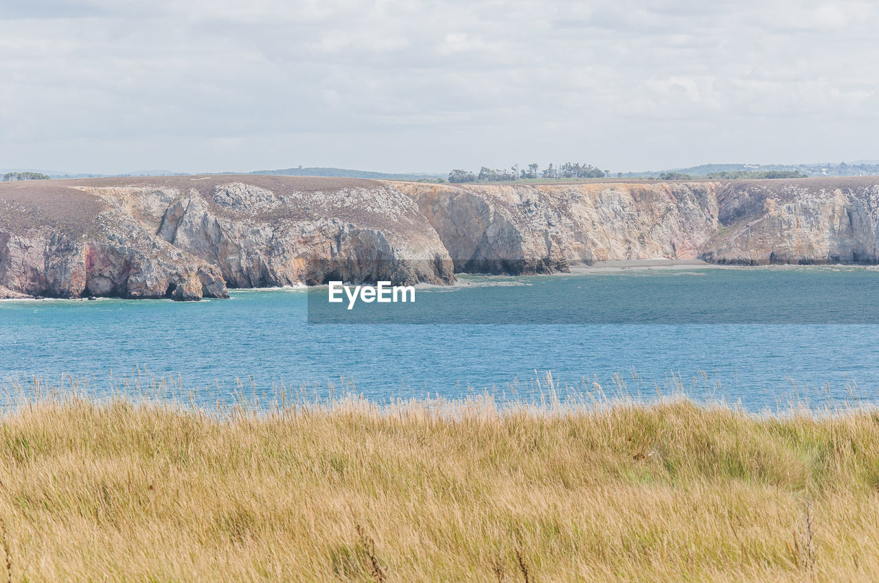 SCENIC VIEW OF SEA AND ROCKS