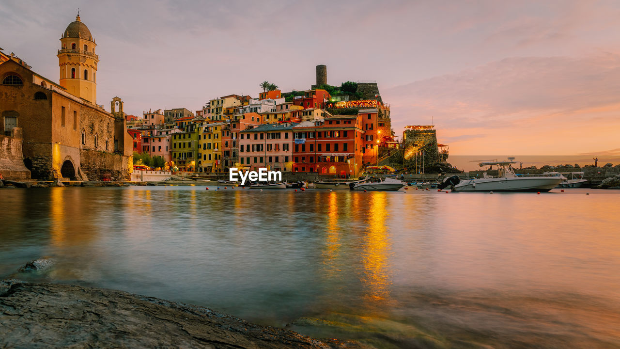 VIEW OF BUILDINGS AT WATERFRONT