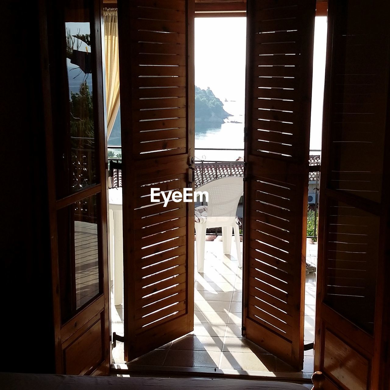 REFLECTION OF DOOR IN GLASS