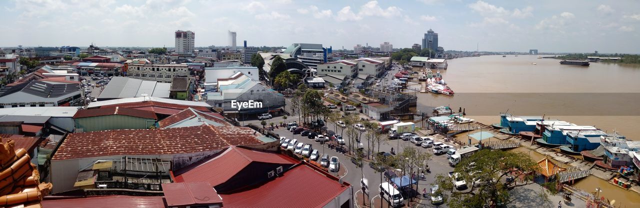 HIGH ANGLE VIEW OF HOUSES AND BUILDINGS AGAINST SKY