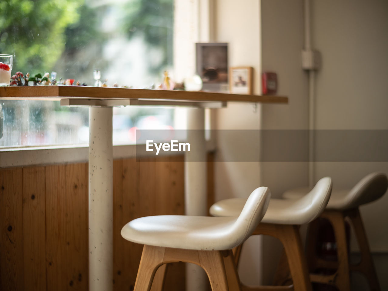 seat, chair, indoors, room, table, furniture, domestic room, window, home interior, no people, wood, home, domestic life, absence, dining room, day, lifestyles, focus on foreground, interior design, floor