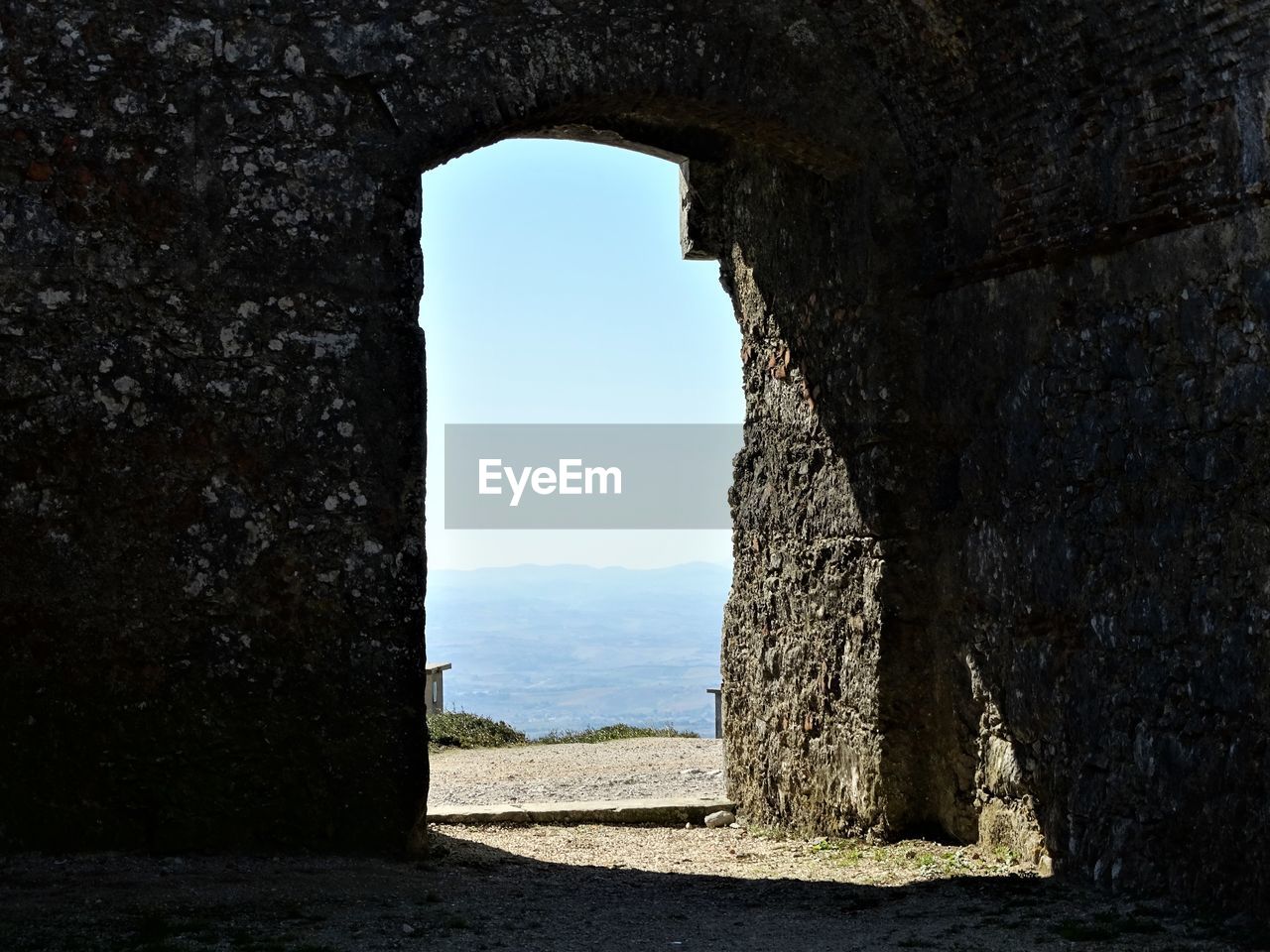 STONE STRUCTURE AGAINST SKY