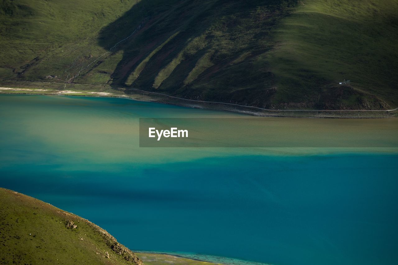 SCENIC VIEW OF SEA BY MOUNTAIN