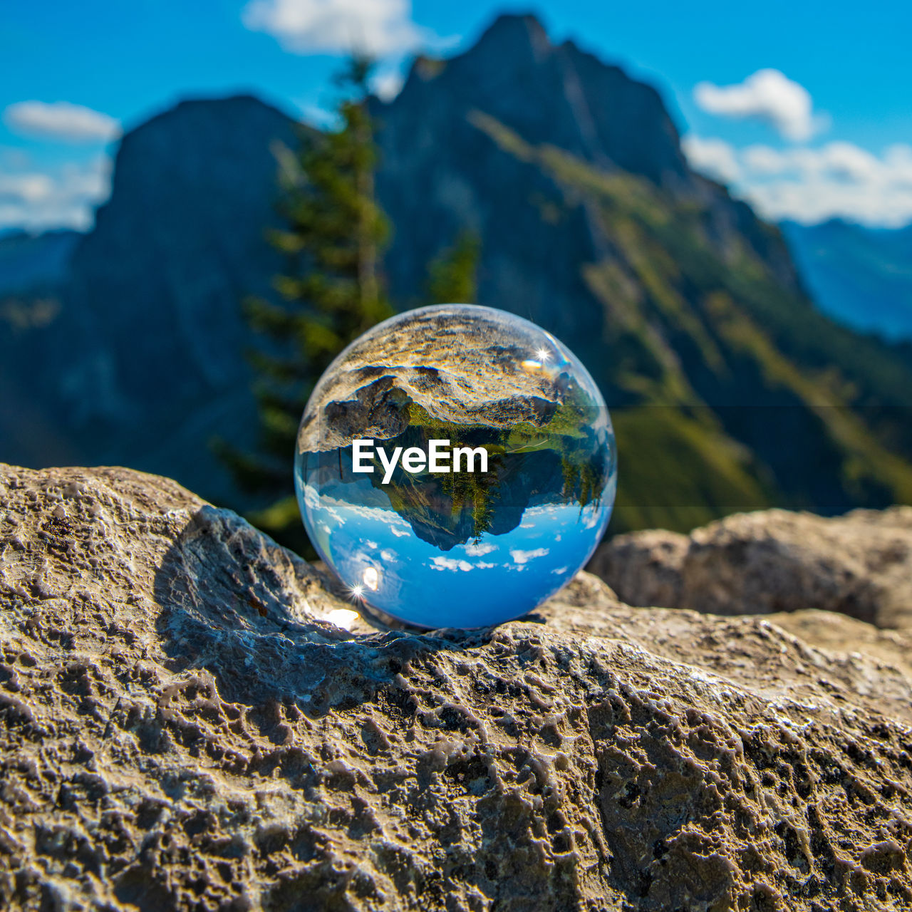 Mountain in a sphere 