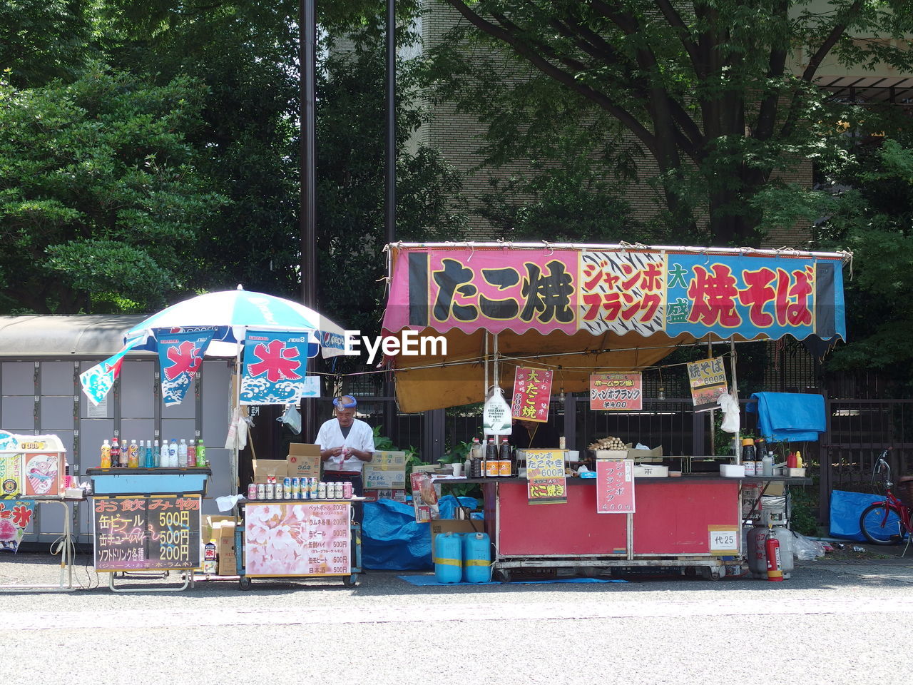 PEOPLE AT MARKET STALL