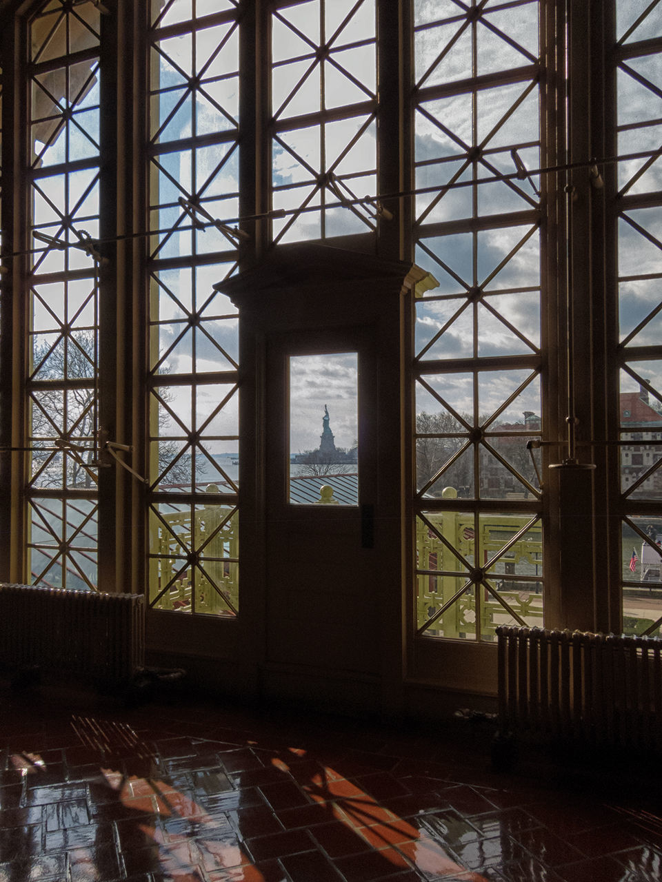 VIEW OF SKY SEEN THROUGH ARCH