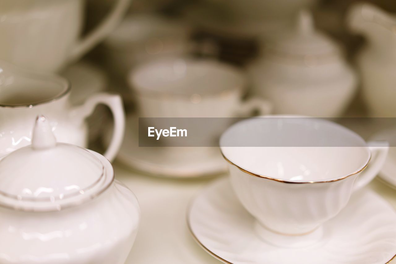 CLOSE-UP OF TEA IN CUP ON TABLE