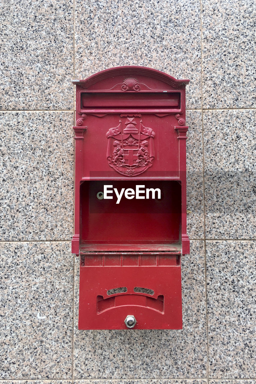 CLOSE-UP OF MAILBOX