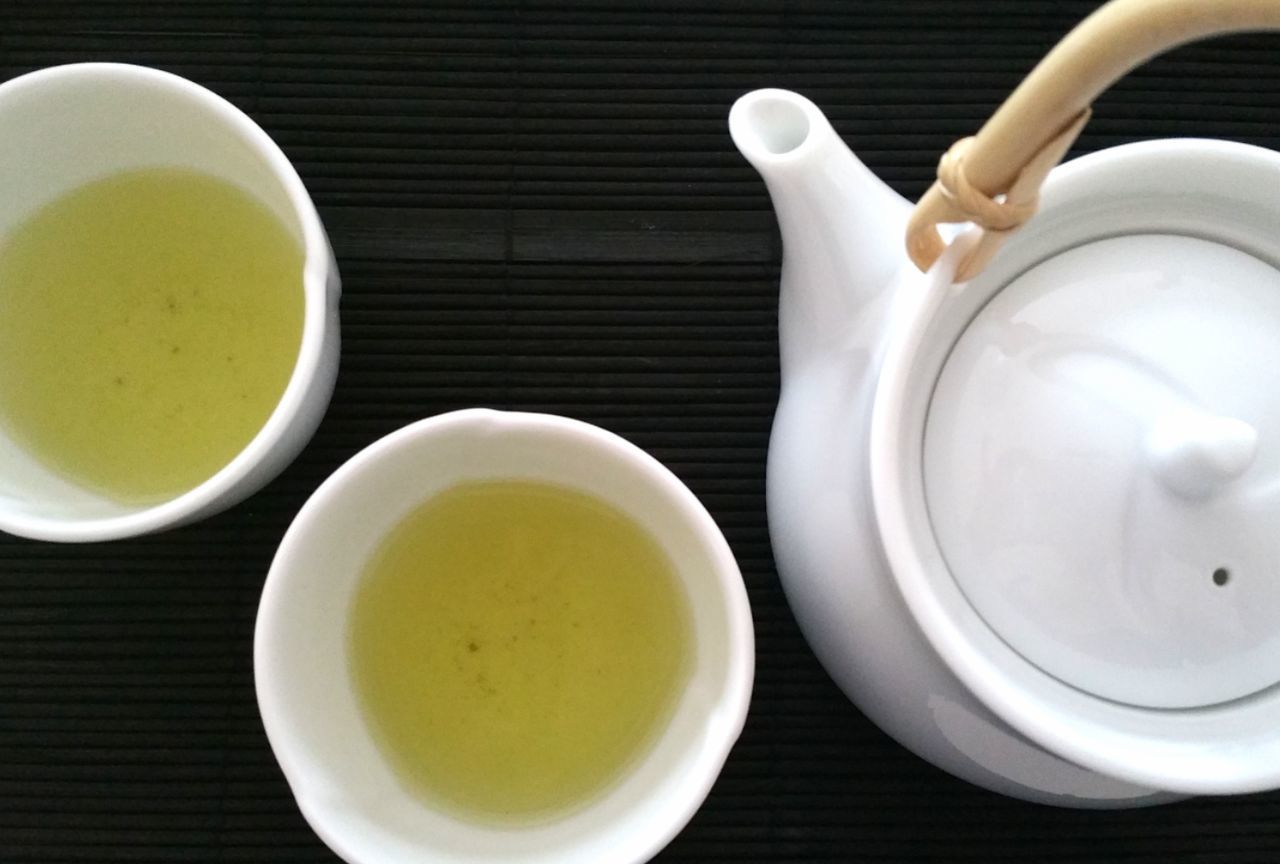 CLOSE-UP OF TEA ON TABLE