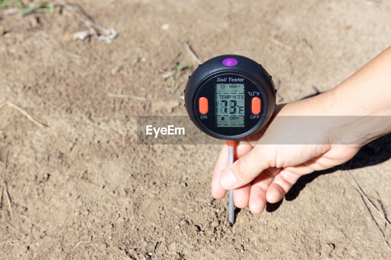 Soil temperature, moisture content, environmental humidity and illumination measurement