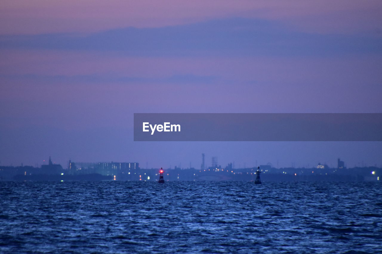 SCENIC VIEW OF SEA AGAINST SKY AT SUNSET