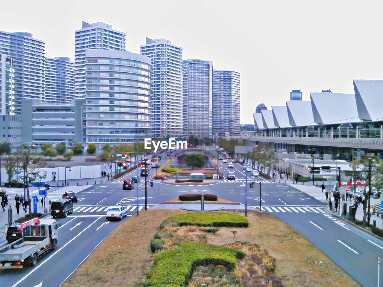 VIEW OF SKYSCRAPERS IN CITY