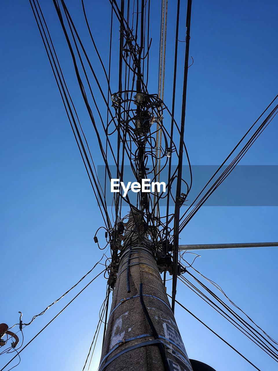 LOW ANGLE VIEW OF ELECTRICITY PYLON AGAINST SKY