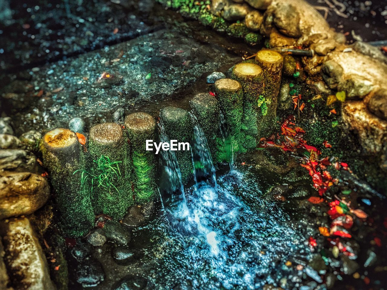 VIEW OF ROCKS IN WATER