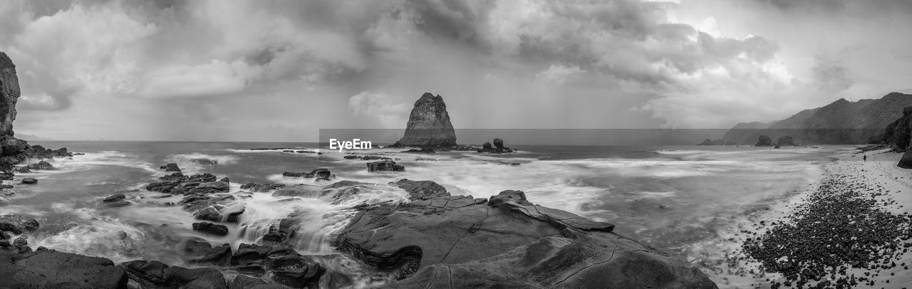 Panoramic view of sea against sky