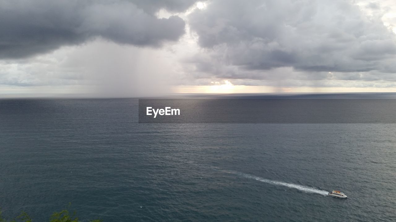 SCENIC VIEW OF SEA AGAINST STORM CLOUD