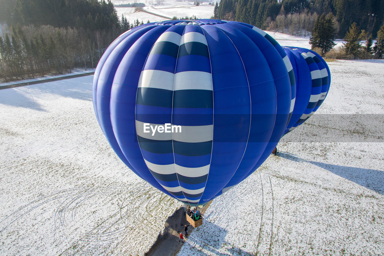 HOT AIR BALLOON IN WINTER