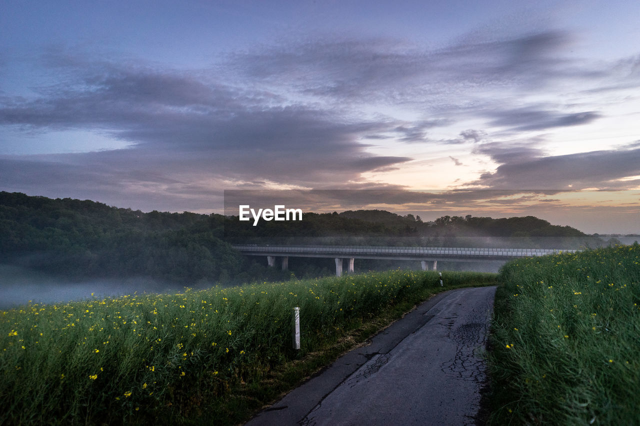 SCENIC VIEW OF FIELD AGAINST SKY DURING SUNSET